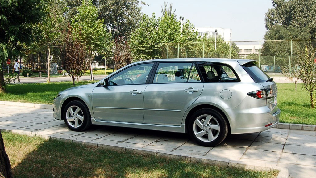 红色马六二手的多少钱,当年红色马自达6多少钱