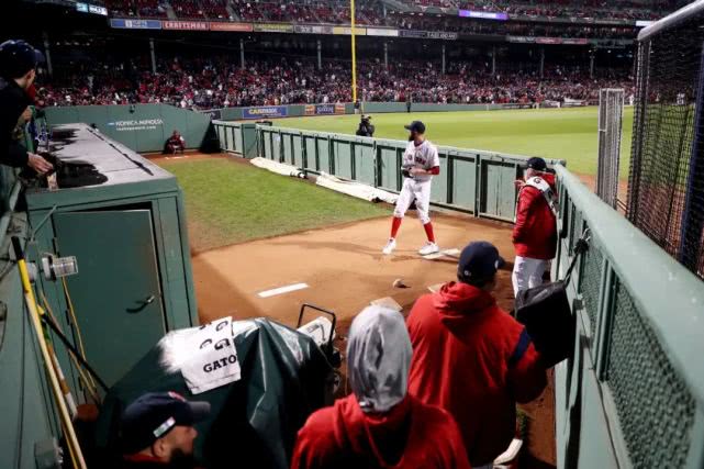 新朋友去打棒球,朋友打棒球