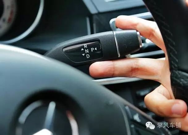汽车的换挡规律,汽车的换挡拨片如何操作