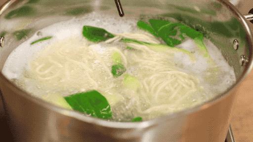 酸汤麻辣小面秘制配方大公开!酸香辣爽,馋的流口水