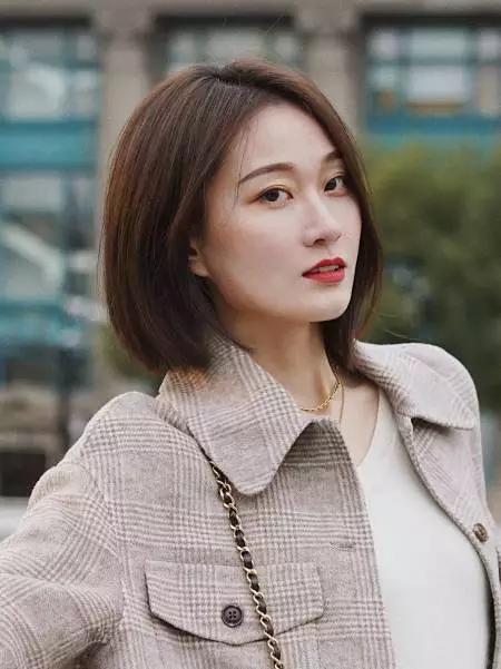 大脸女孩如何显脸小,大脸妹子必学的瘦脸诀窍