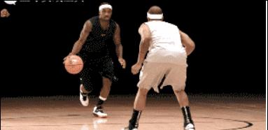 篮球实用变速过人技巧,篮球行进间变向突破过人