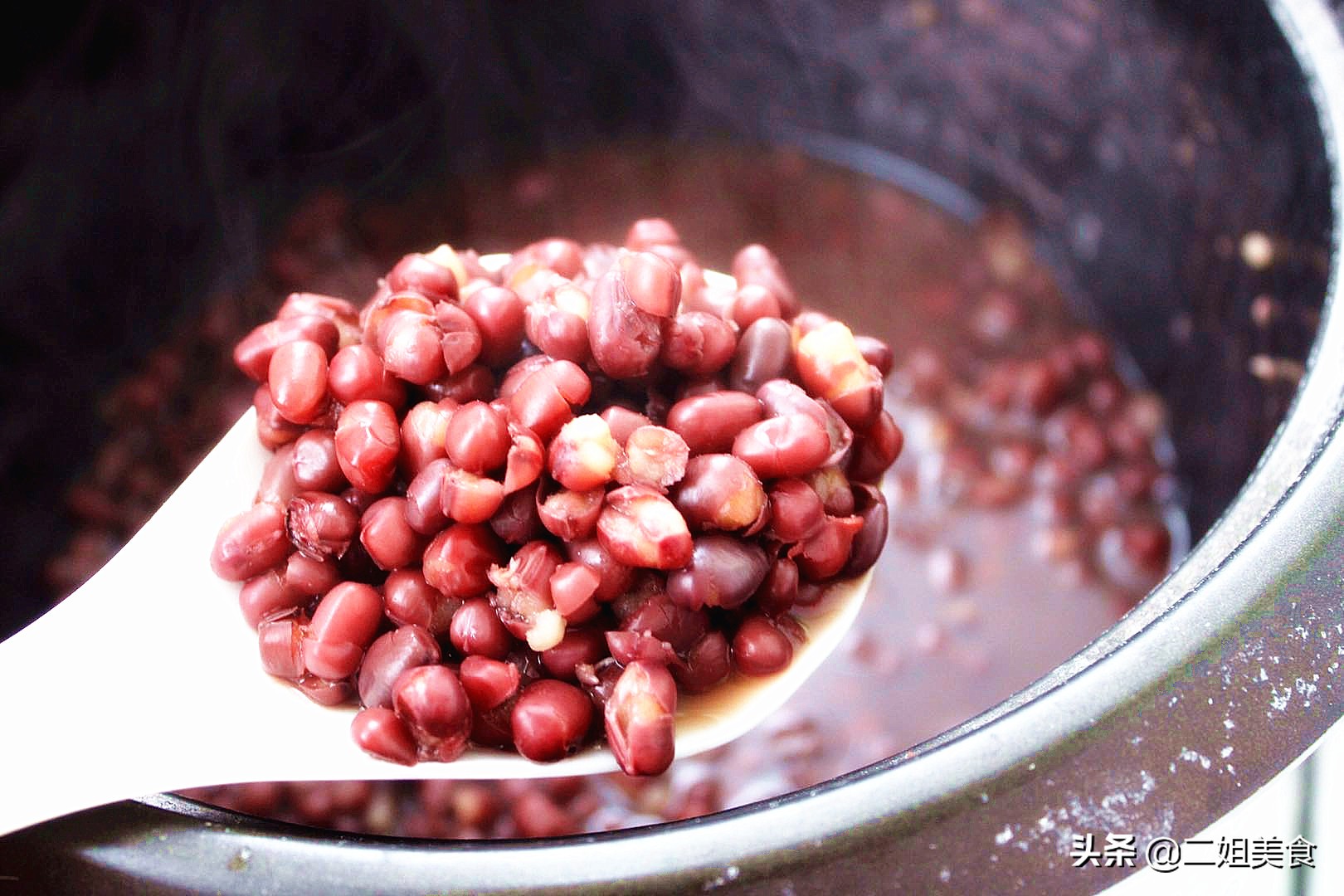 煮红豆怎么容易快速煮烂,怎样煮红豆能使红豆完整但不开花