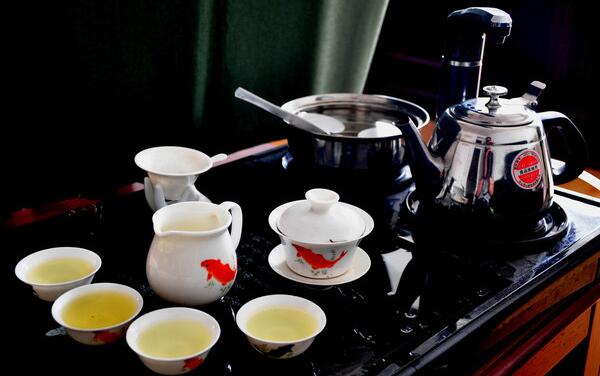 为什么铁观音有很浓药味,为何铁观音有绿的有黑的