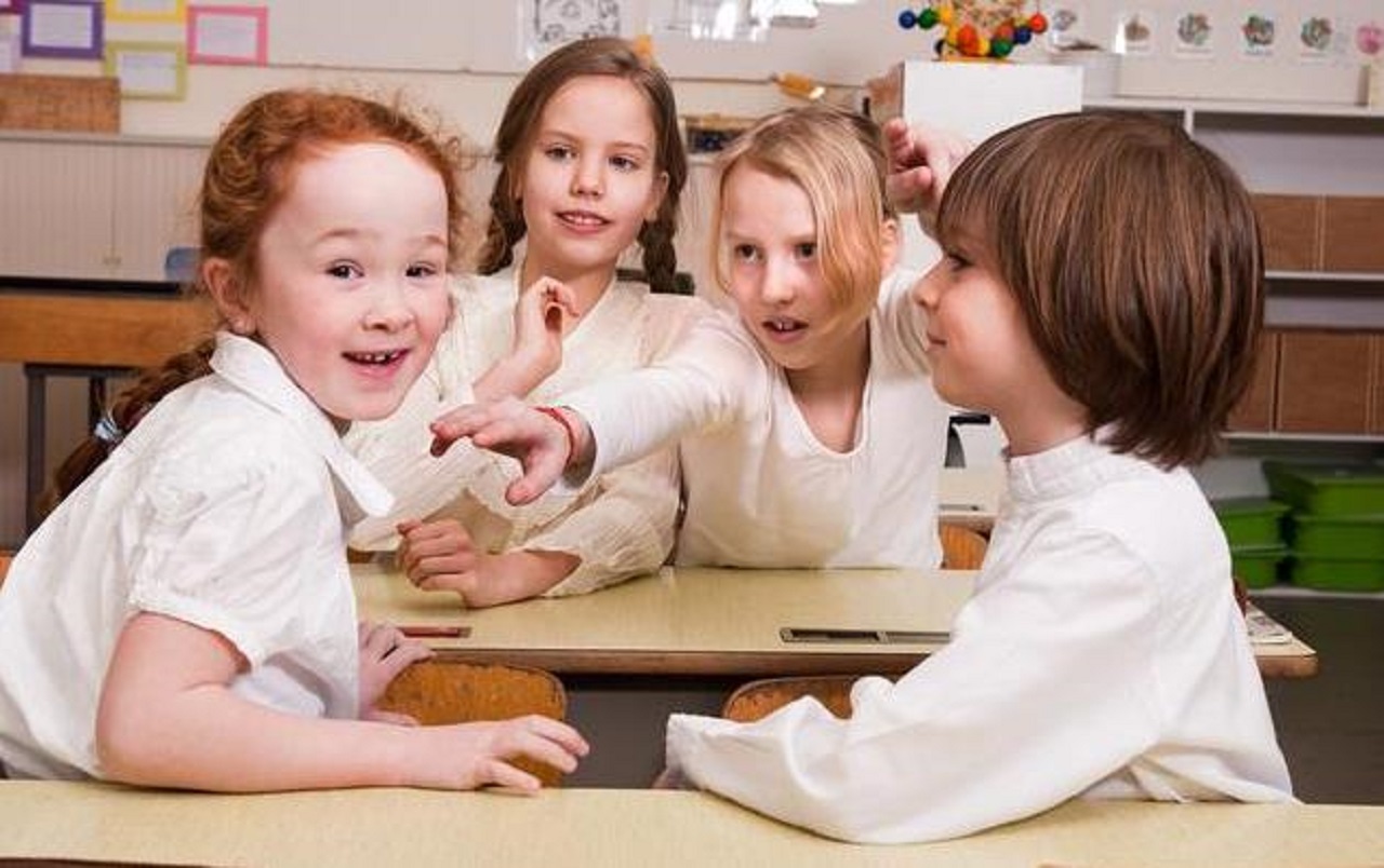 孩子被嘲笑了怎么跟孩子沟通呢,孩子被嘲笑如何开导孩子