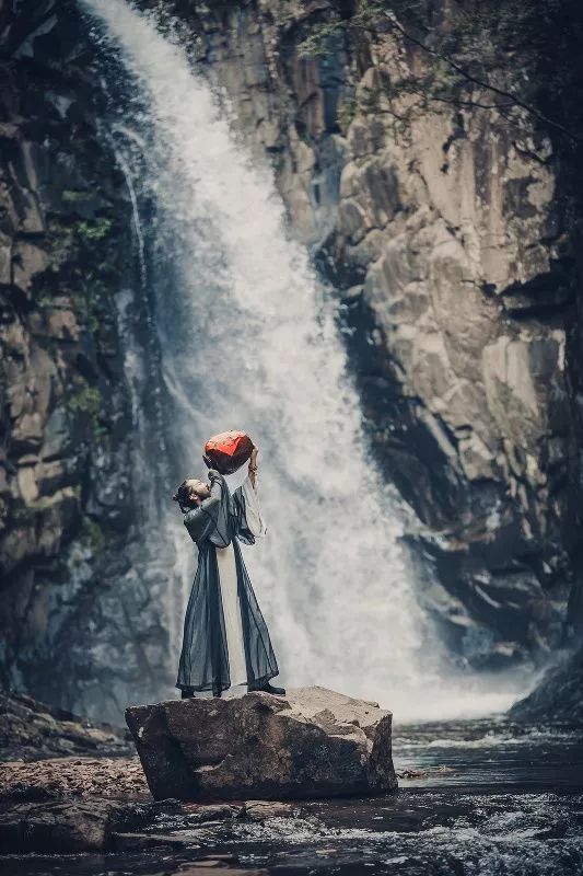 与尔同销万古愁上一句是什么,与尔同销万古愁李白哪来的愁