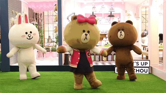 布朗熊可妮兔搞怪版,布朗熊与可妮兔网红打卡