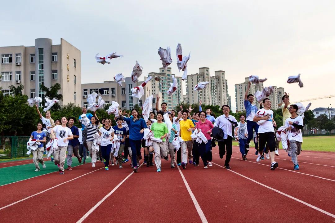 瀛﹀啗涓vs鑻嶅崡涓瓒崇悆,鑻嶅崡涓鍜屽鍐涗腑瀛︾殑鍏崇郴