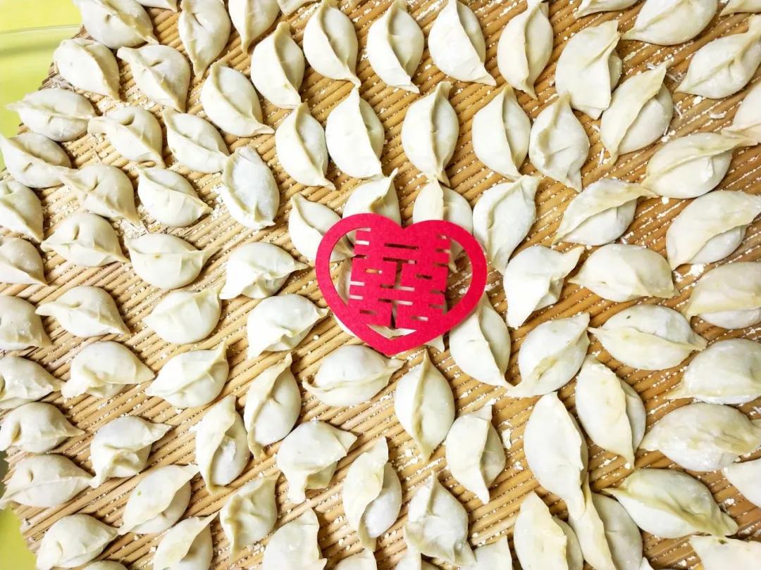 民间结婚习俗包饺子要包多少个,结婚新娘包饺子有啥讲究