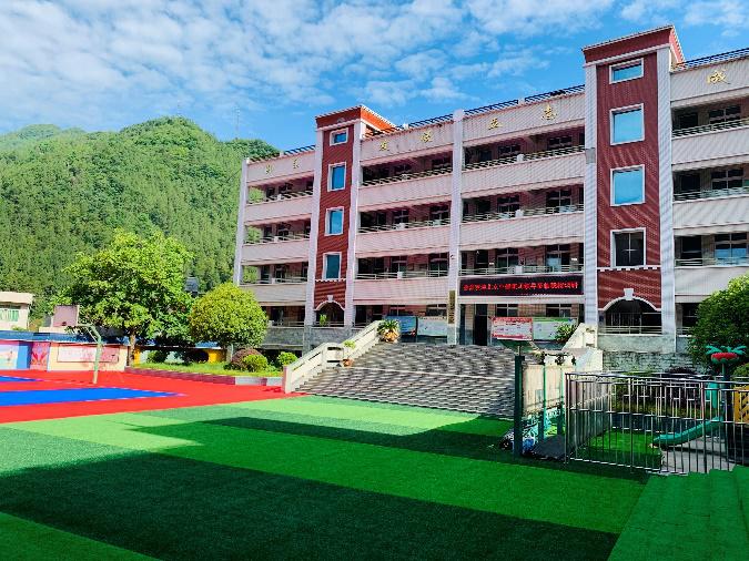 汶川地震12年灾后重建的中赫希望小学现状如何？