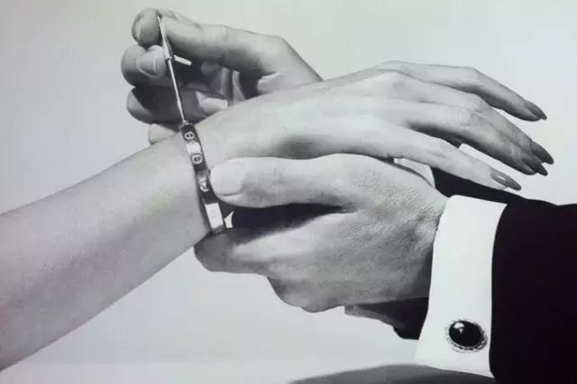 登机安检怎样不尴尬,机场过安检令人印象深刻的事