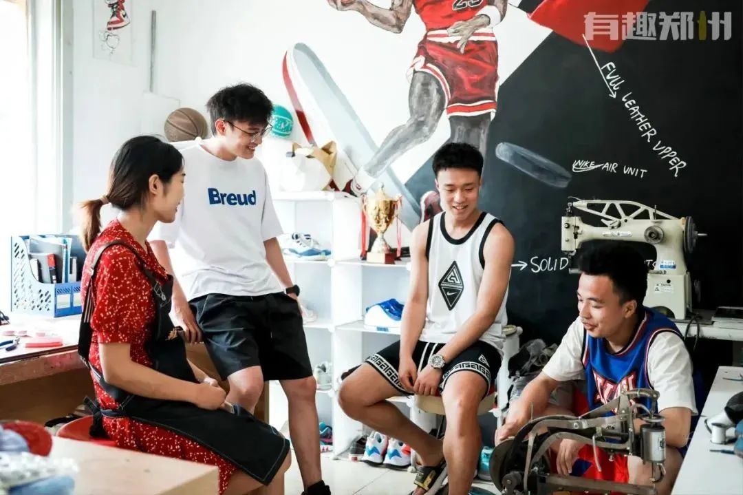 90后男孩子创业做什么工作,郑州27岁小伙修鞋创业