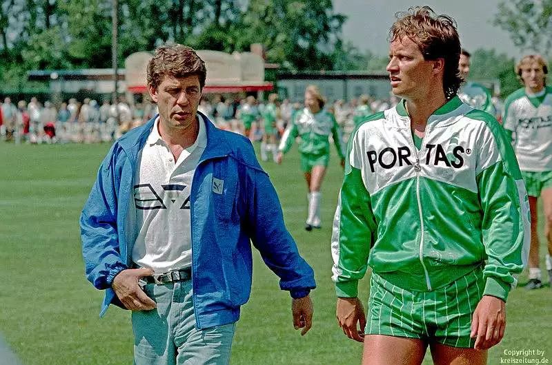 日本最成功的留洋球员,23岁日本留洋国脚创造个人历史