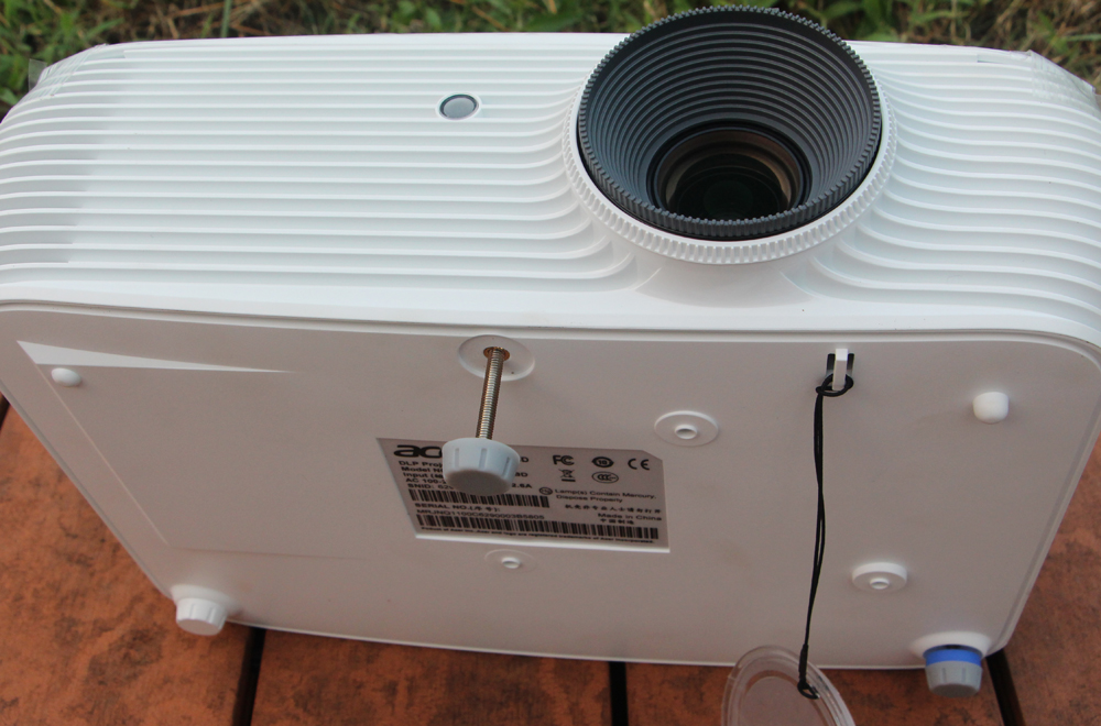 实用才是大面子，100吋无屏电视来啦-AcerH5382BD投影机测评