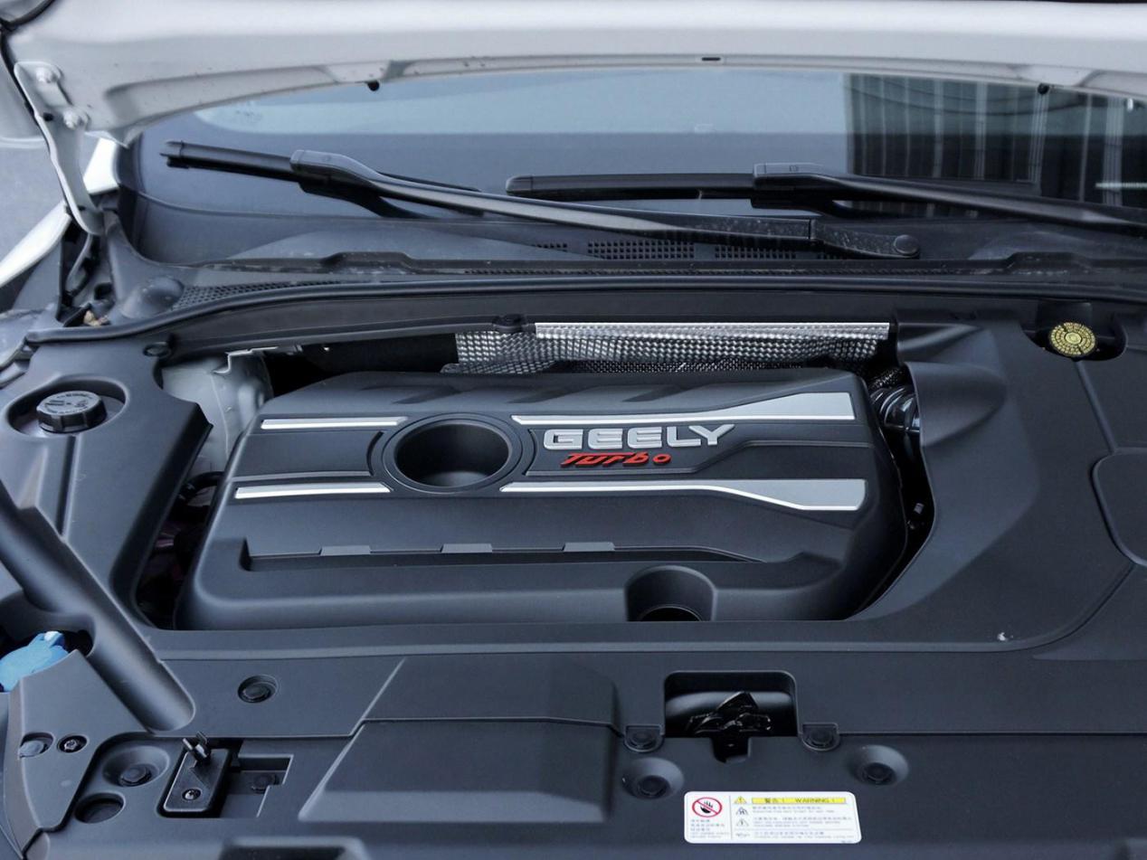 十万级紧凑车型谁的性价比更高,帝豪GL比福睿斯更合适年轻人