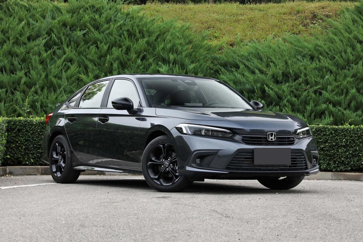 全新思域实车曝光网友小号雅阁,十一代思域和低配雅阁怎么选