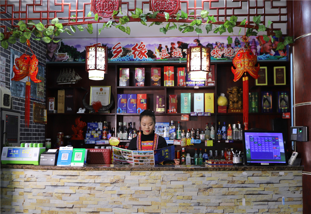 桂林藏在山洞里的油茶店,桂林开在半山腰的油茶店