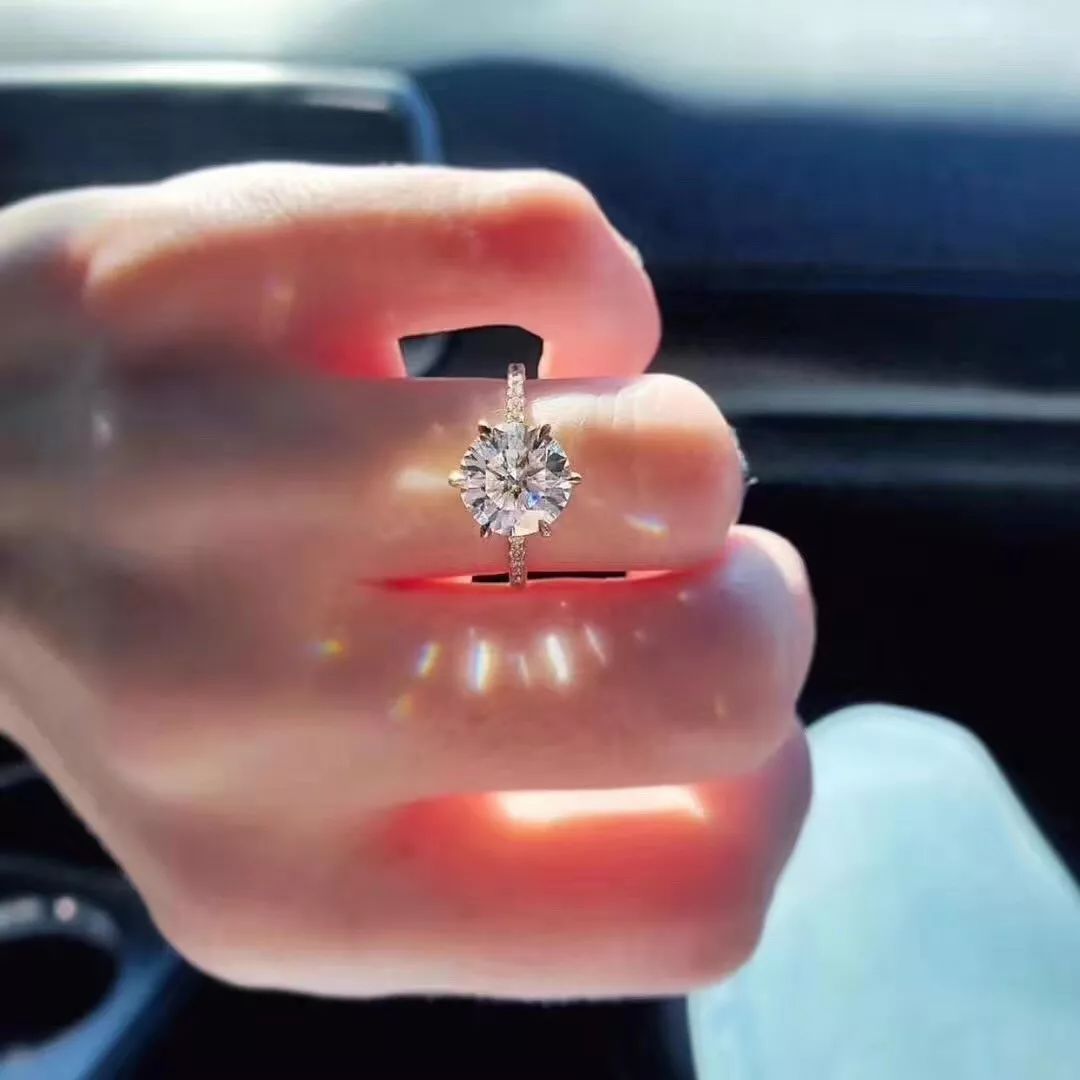 800块钱买莫桑钻,800元一克拉的莫桑钻