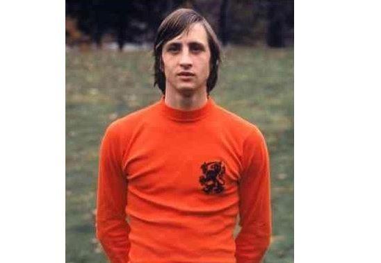 本期球员介绍克鲁伊夫,克鲁伊夫球员时期抽烟么