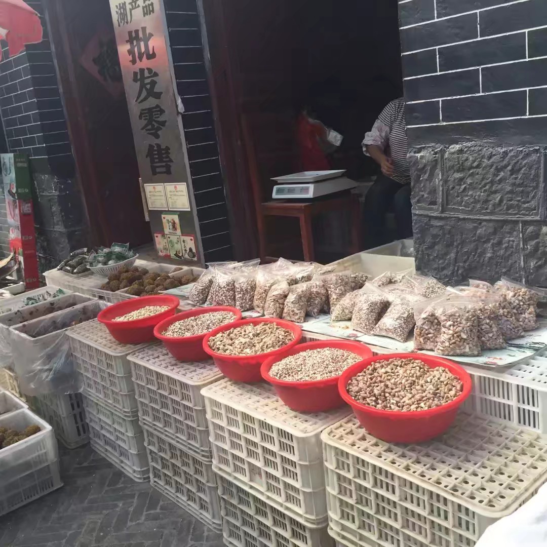 它，坐拥万亩荷花？它，也因《弹起我心爱的土琵琶》而耳熟能详？