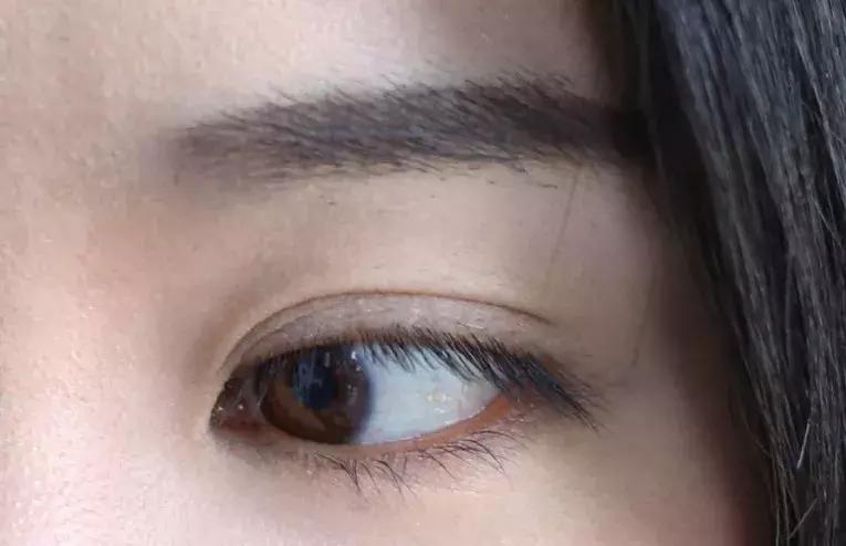 眼影怎么画新手简单又好看不显脏,日常眼影怎么画新手简单又好看