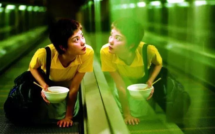 一首《十七岁》之于香港娱乐圈，就是半部《春秋》