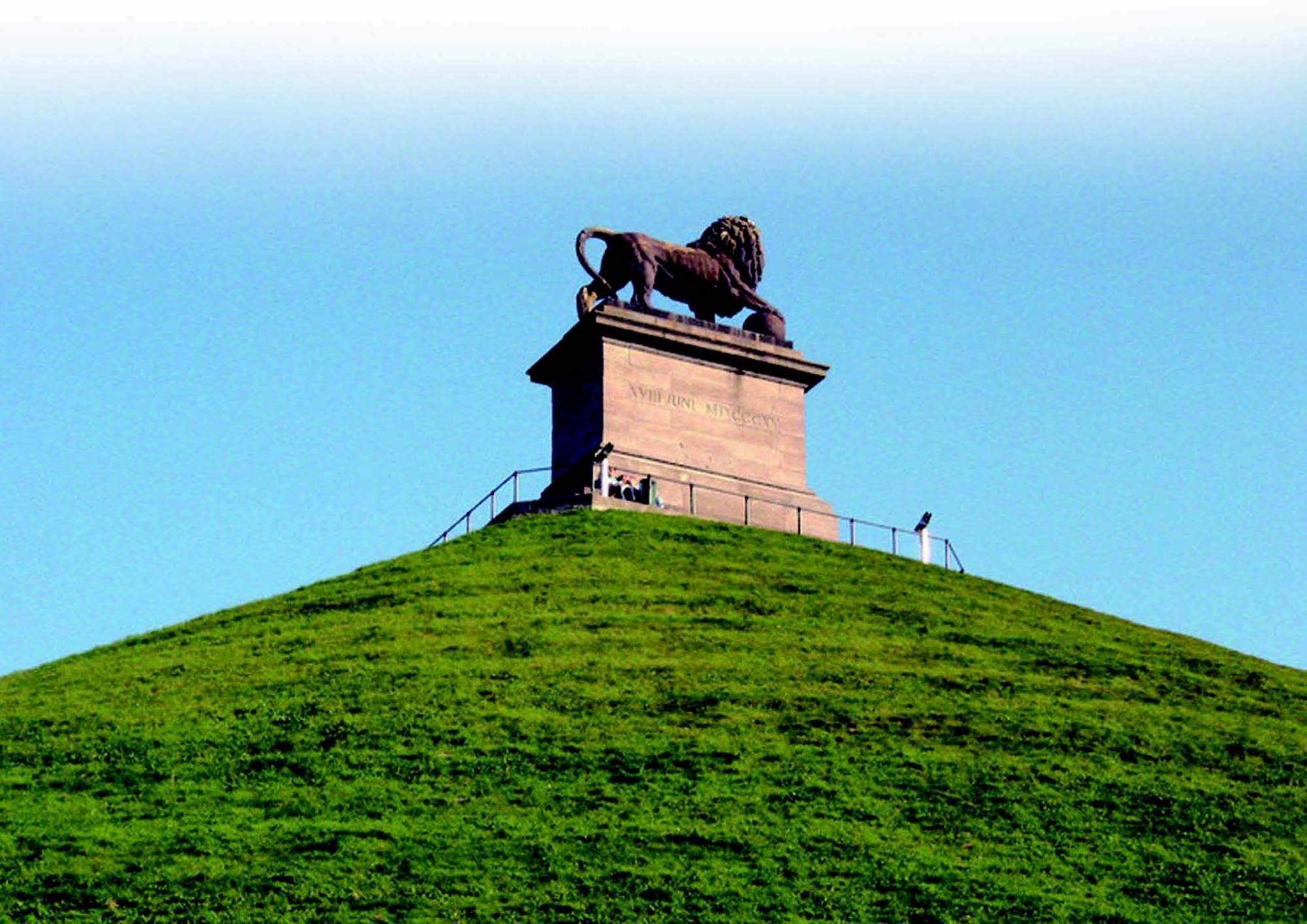 兵败滑铁卢，拿破仑命已至此，竟只是轻敌这么简单？