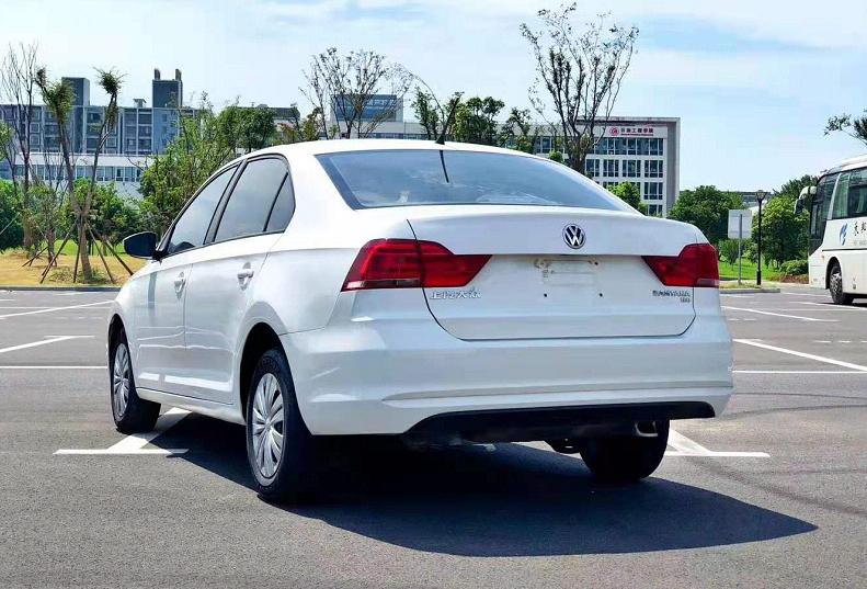 6万多买大众桑塔纳自动挡,6万块钱左右的桑塔纳