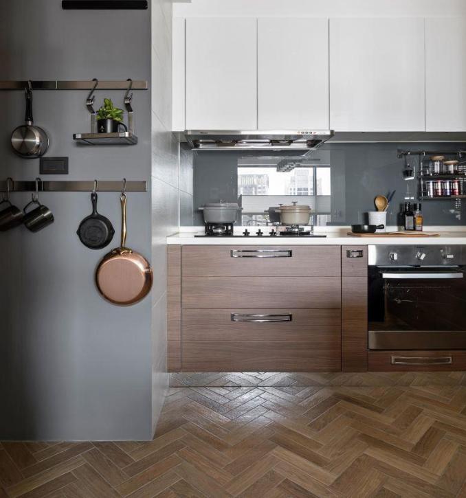 木纹砖的优缺点黑白风,木纹砖和木板找平方式一样吗