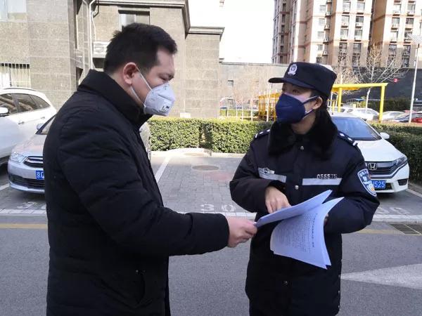 致敬疫情防控一线的社区工作员,社区抗疫一线副书记