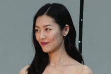 刘雯国际t台走秀视频,刘雯走t台视频