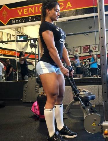 强壮的肌肉女生,强壮女生的腿部肌肉