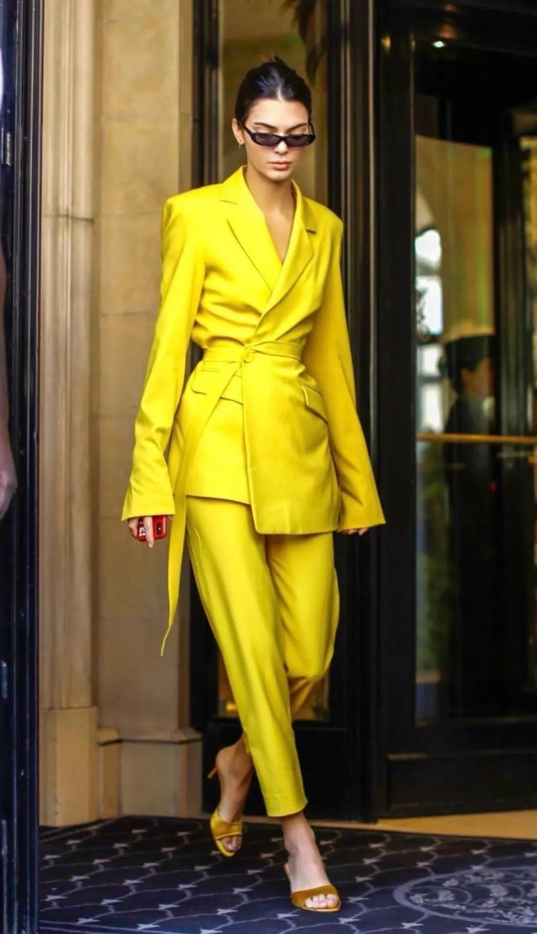 一套西装又正式又休闲,30-35岁女性春季穿搭西装