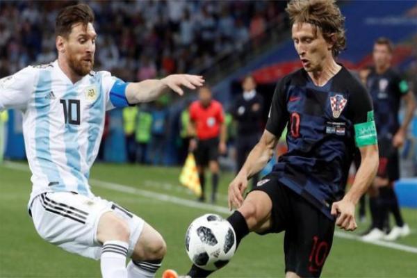 莫德里奇拉扯梅西球衣,莫德里奇梅西拉球衣