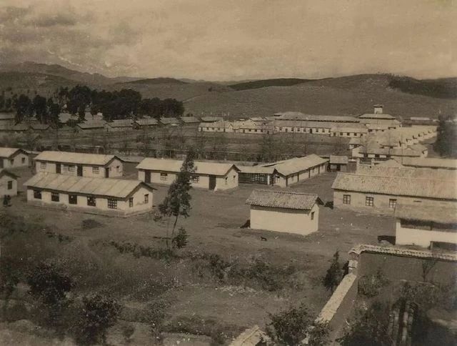 仅8年时间，他就带着这所“破烂学校”攀上了中国高校的珠峰