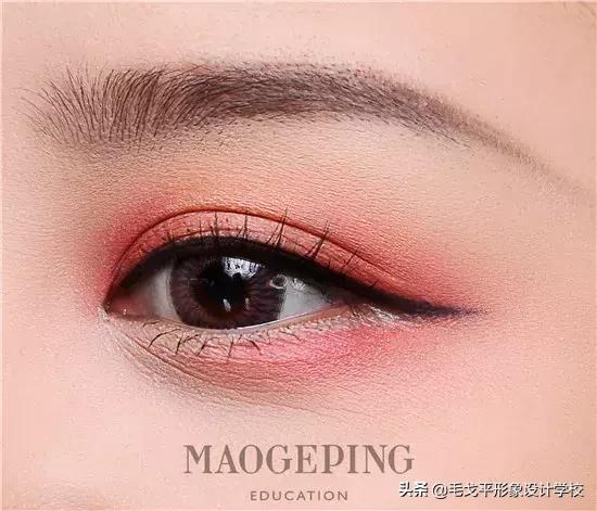 怎么画眼妆才不显脏,怎么防止眼妆花