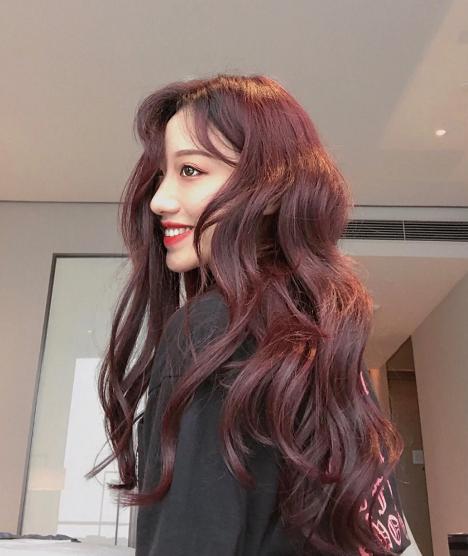 洗完头四天出油正常吗,刚洗头发怎么让头发变得很好看