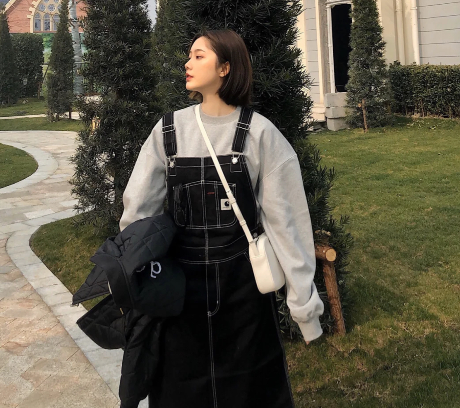 平胸的女孩是怎样的,平胸女人有气质