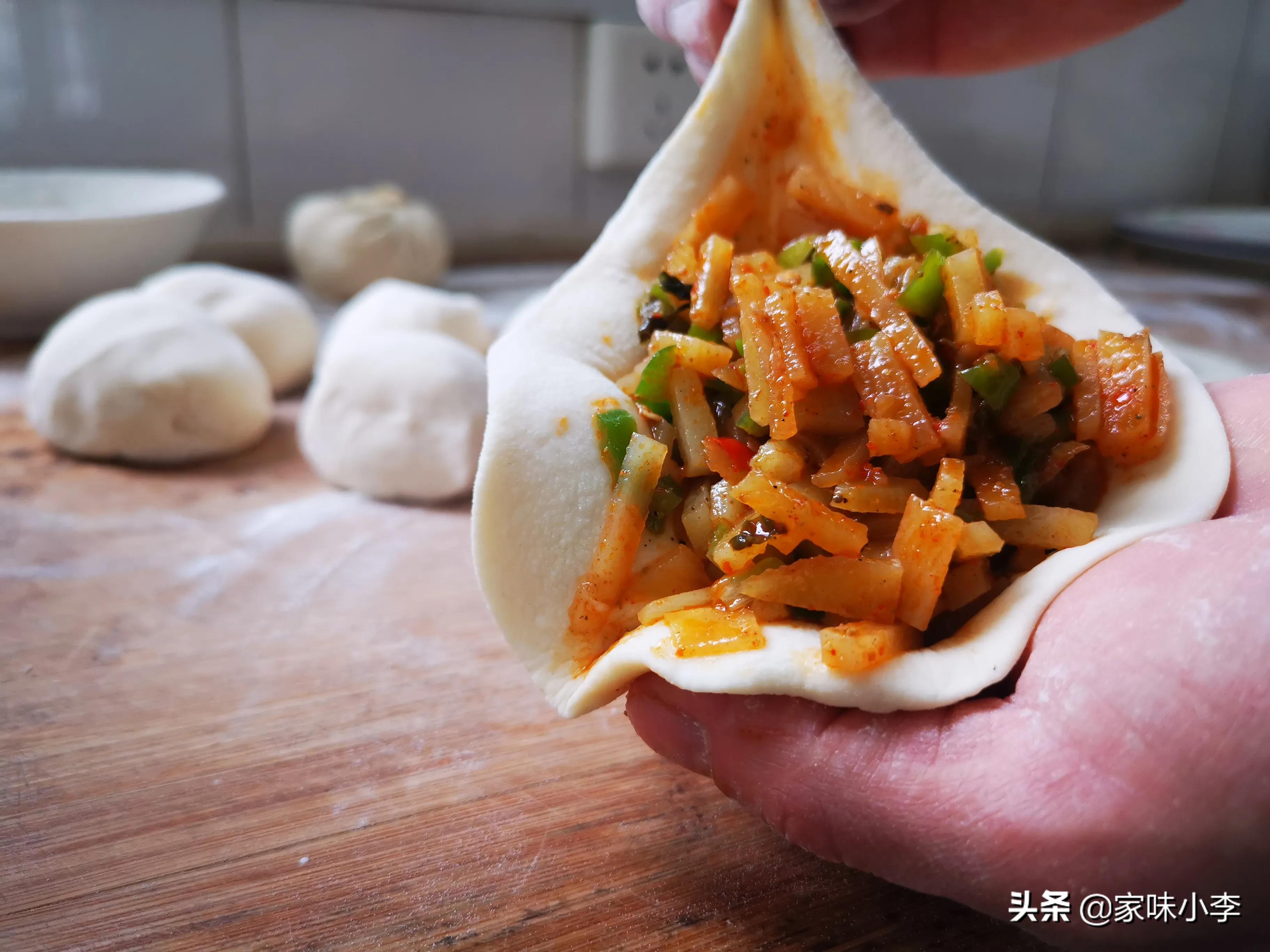 冷冻包子生坯是冷水蒸还是开水蒸,蒸包子时怎么才能让包子蓬松好吃