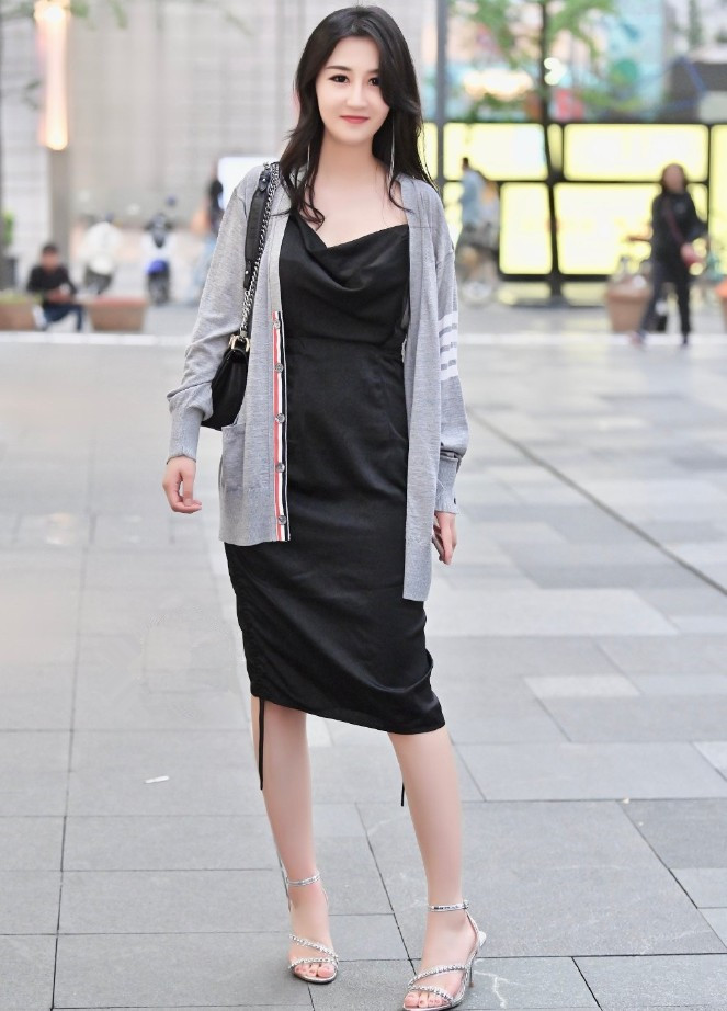 匡威板鞋搭配热裤,光腿神器匡威穿搭