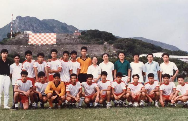 鑳″織鍐涗緺瀹㈣閲囪,渚犲琛岃皥璁虹煶鐮村ぉ