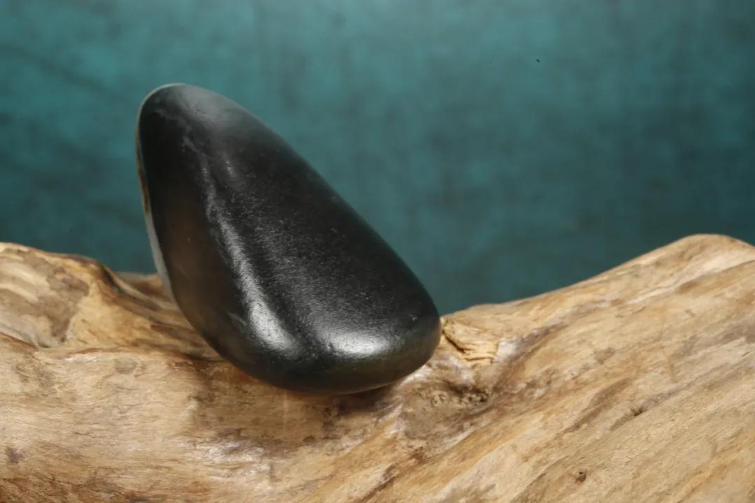 和田青玉青花籽料图片欣赏,和田玉青花籽料一线天精品