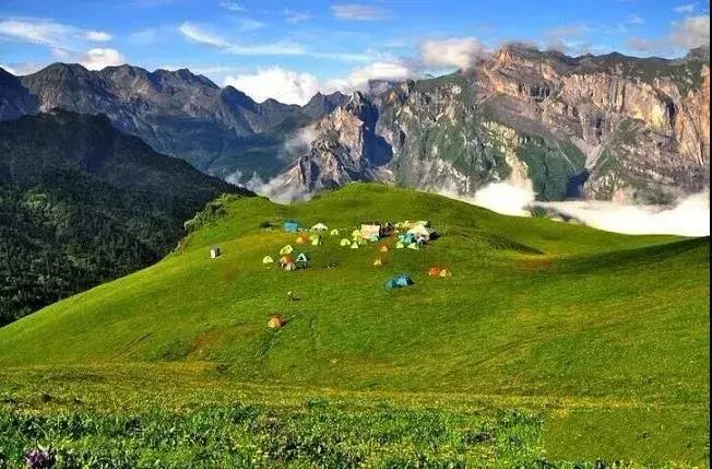 看阿坝县全景,阿坝环线海拔一览表