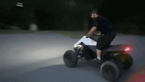 清华硕士造出全地形车,外国小伙DIY特斯拉越野车,谁更硬核?