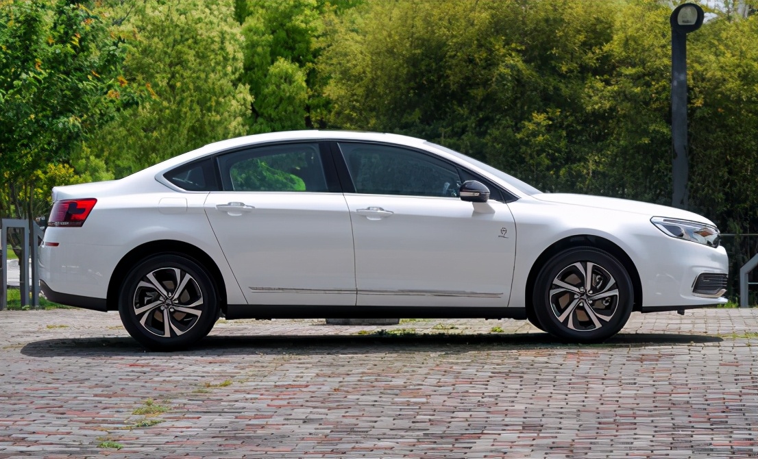 高颜值雪铁龙C5,起售价16.99万元,油耗低至6.4L