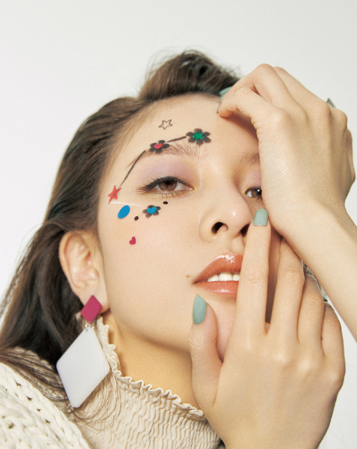 宋妍霏像阚清子,宋妍霏棕咖大衣撞衫杨幂