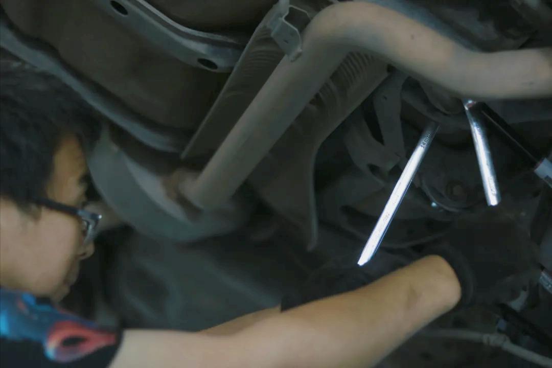 怪兽翻新车,怪兽修车翻新艾力绅