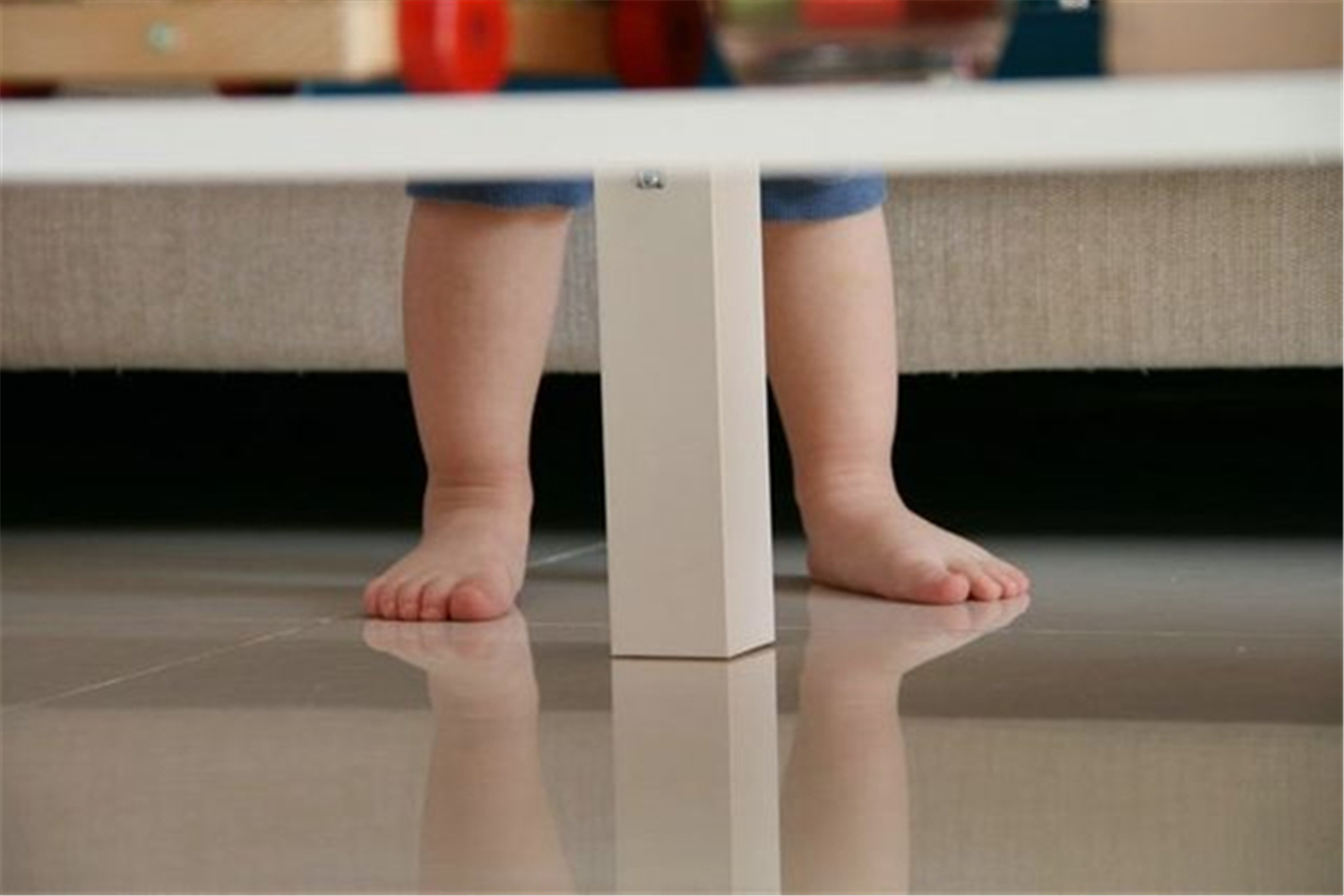 孩子死活不爱穿袜子怎么办,孩子不乐意穿袜子