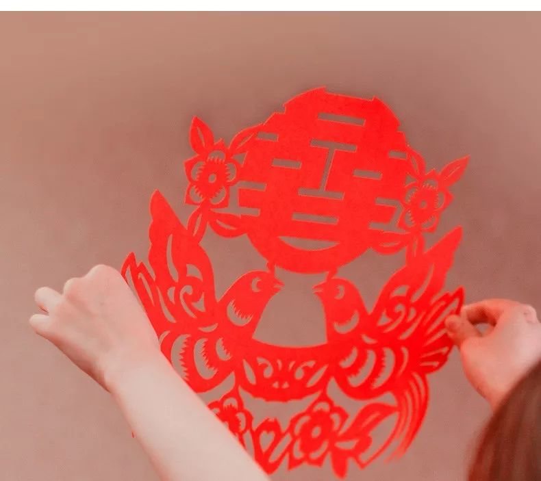 备婚男方贴喜字的讲究,备婚日常喜字拉花