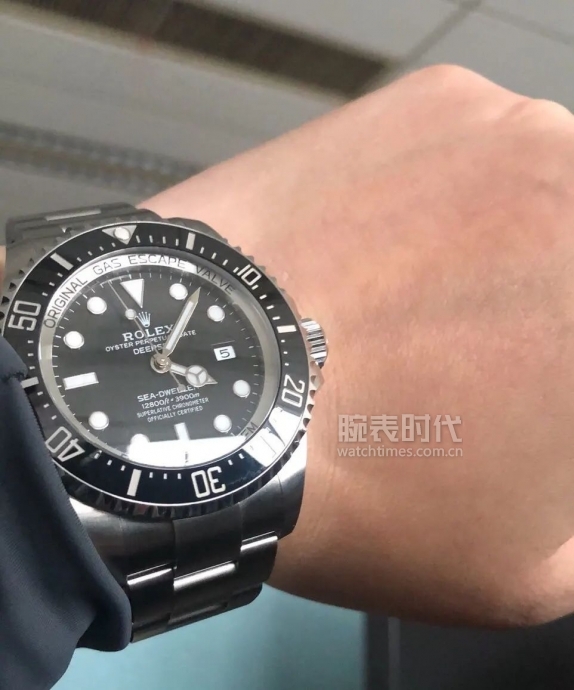 网友晒自己微信好友数量,网友晒1300手表